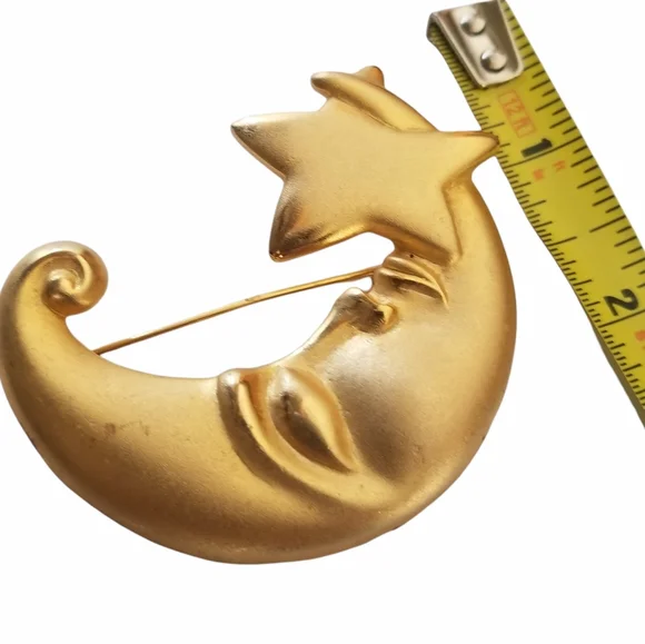 Vintage 1970s Matte Gold Tone Moon and Star Brooch - Picture 11 of 12